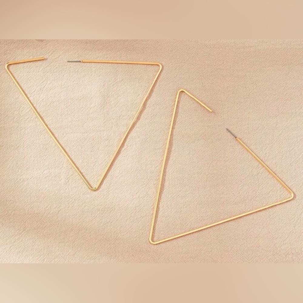 Triangle Goldtone Hoop Earrings NEW NEVER WORN - Picture 5 of 6